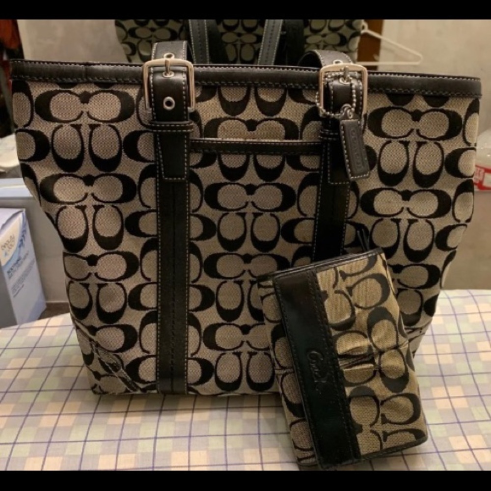 Coach purse and wallet set
